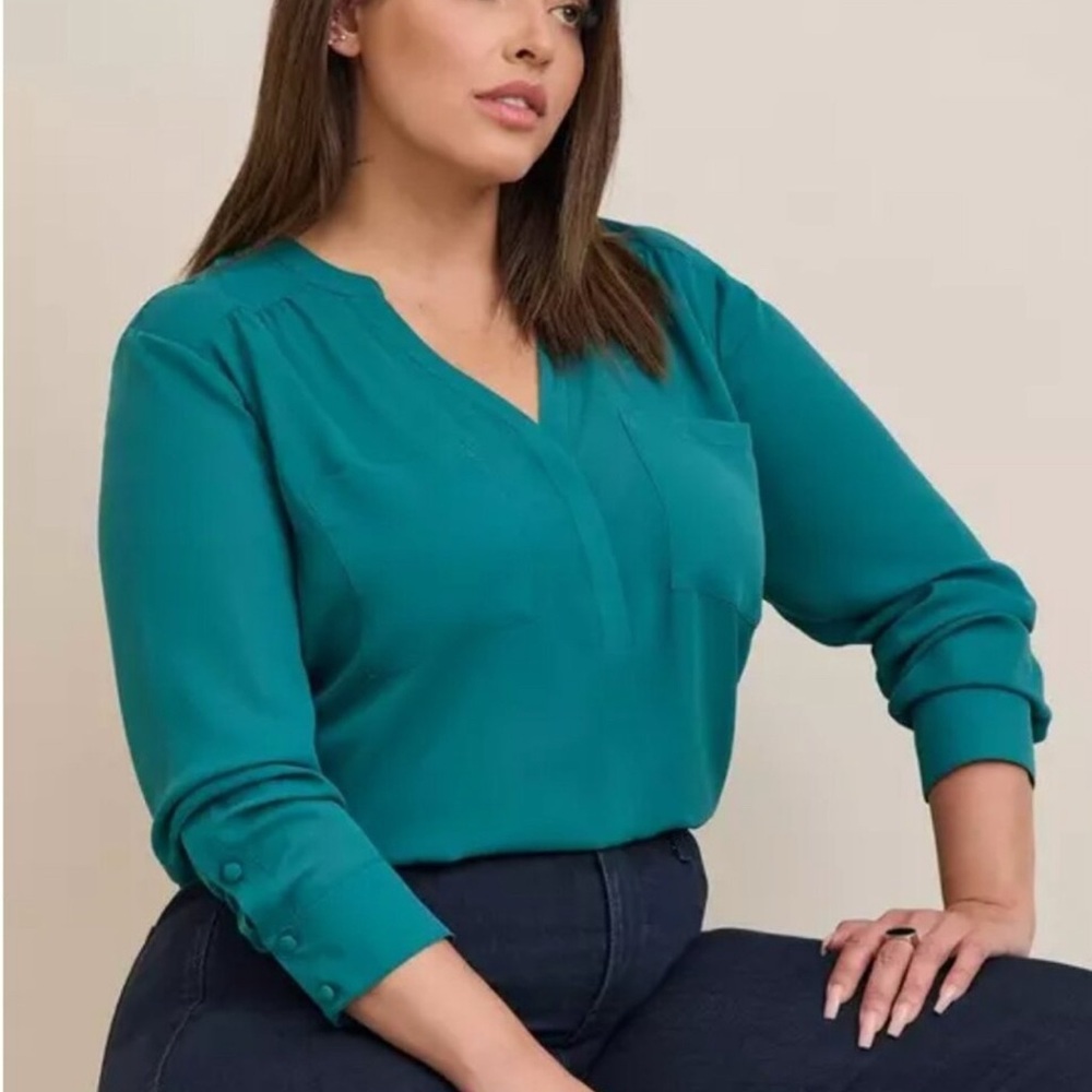 Torrid Harper Blue/Green/Teal Long Sleeve B-Neck Blouse Size 3